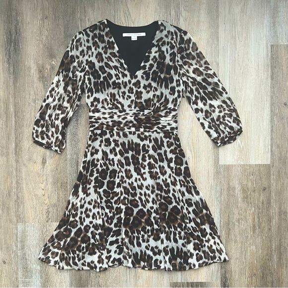Diane Von Furstenberg leopard print v- neck silk dress - Picture 6 of 15